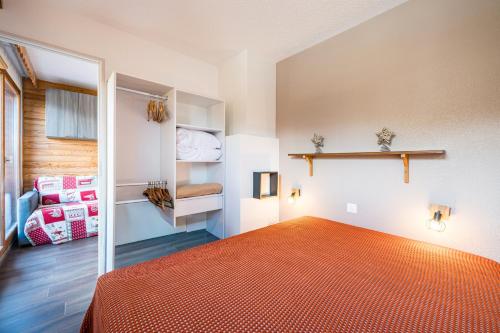 Ένα ή περισσότερα κρεβάτια σε δωμάτιο στο A2 201 Appart au pied des pistes