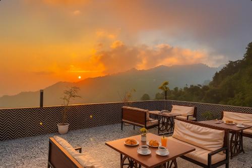 Nespecifikovaný výhled na hory nebo výhled na hory při pohledu z hotelu