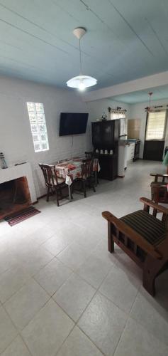 a large living room with a table and chairs at Hermosa casa con piscina en Bella Vista Piriápolis a 2 c de la playa in Bella Vista