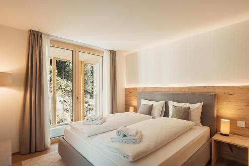 Postel nebo postele na pokoji v ubytování San Bernardino Alpine Apartments