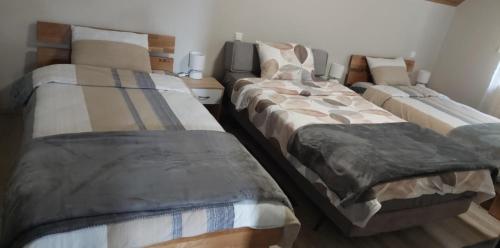 Postel nebo postele na pokoji v ubytování Ferienwohnung Anna Gerolstein