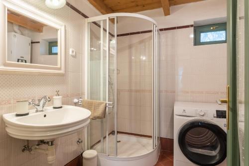 Ένα μπάνιο στο Fekete Gólya XL