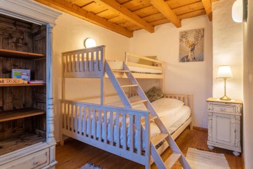 Ένα ή περισσότερα κρεβάτια σε δωμάτιο στο Fekete Gólya XL