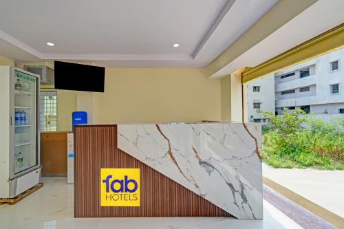 Μια τηλεόραση ή/και κέντρο ψυχαγωγίας στο FabHotel Srikara Grand Luxury Rooms