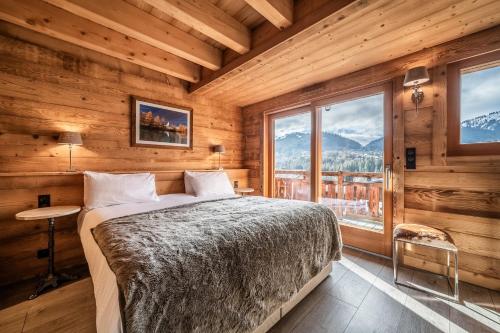 Giường trong phòng chung tại Chalet Heavenly, Montriond - by EMERALD STAY