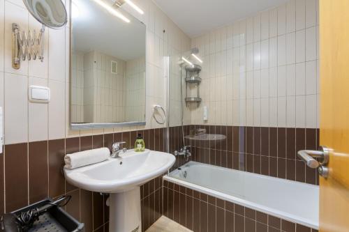 Koupelna v ubytování AlmeriaSuite Palm Beach II