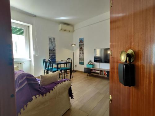 GuestHost - San Giovanni Apartment with Balcony