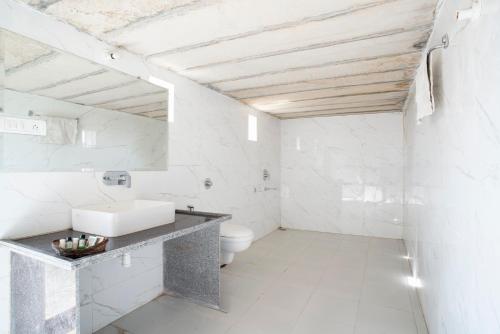 Koupelna v ubytování The Desert Gateway Resort