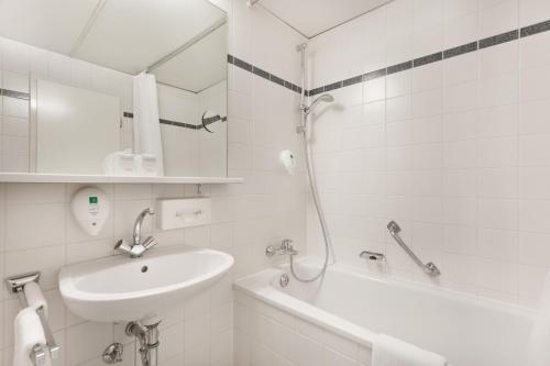 Ένα μπάνιο στο acom Hotel Berlin Kurfürstendamm