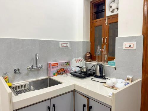 O bucătărie sau chicinetă la Ashadeep Homestay