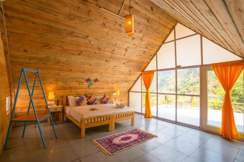 Ένα ή περισσότερα κρεβάτια σε δωμάτιο στο goSTOPS Dehradun, Maldevta