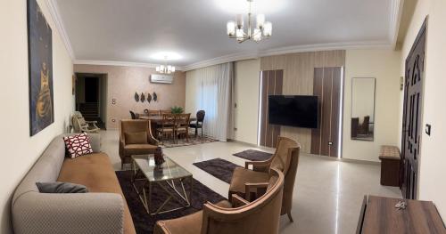 3-BR Apt near Cairo Airpt, GUC & AUC, prime location