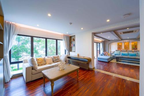 Ένα ή περισσότερα κρεβάτια σε δωμάτιο στο 4 Bed Beachfront Condo (SP43)