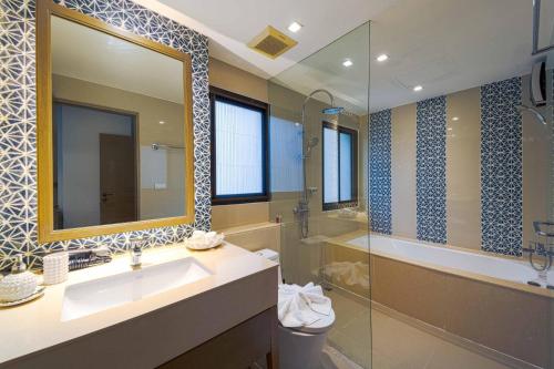 Ένα μπάνιο στο 4 Bed Beachfront Condo (SP43)