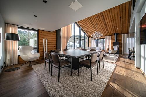 a dining room with a table and chairs at Le Chalet Royal by Aavalevi in Levi