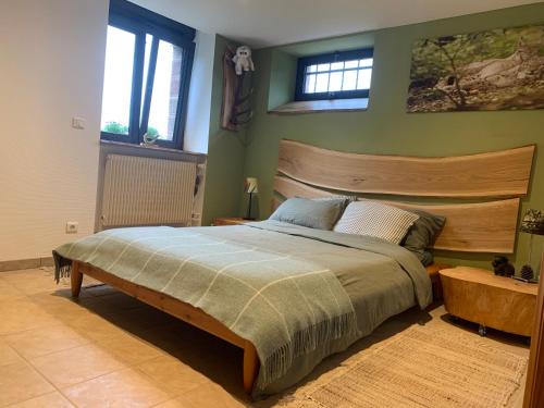 Ένα ή περισσότερα κρεβάτια σε δωμάτιο στο Eco-Gîte "La Chouette Verte"