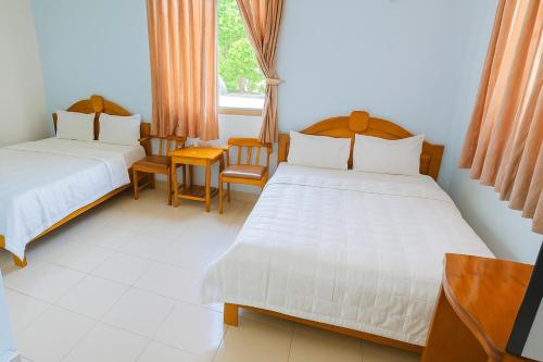 Postel nebo postele na pokoji v ubytování Ngọc Song Hotel Phan Thiết