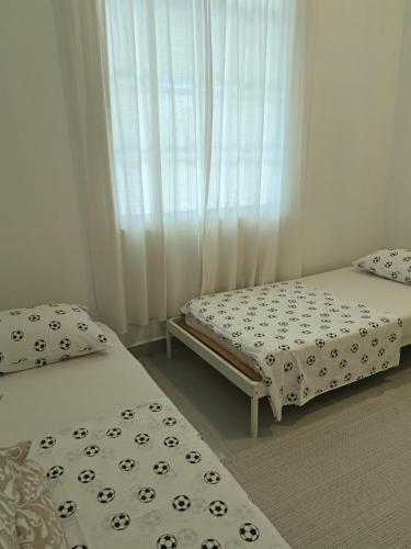 Ένα ή περισσότερα κρεβάτια σε δωμάτιο στο Rumah Huda