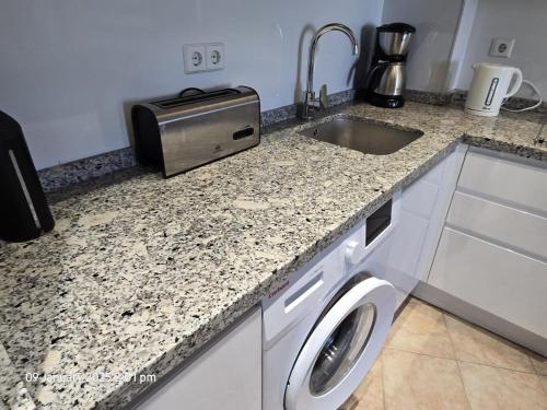 Charming 1 Bedroom Apartment in BenalBeach