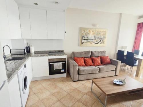 Charming 1 Bedroom Apartment in BenalBeach