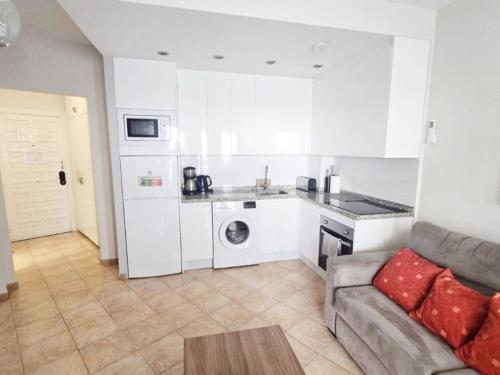 Charming 1 Bedroom Apartment in BenalBeach