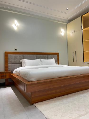 Ένα ή περισσότερα κρεβάτια σε δωμάτιο στο Travelton Homes