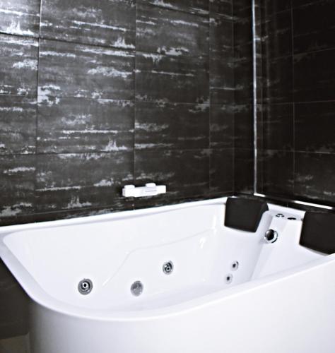 Precioso apartamento de dos dormitorios con jacuzzi privado en Benalmádena