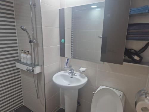 Et badeværelse på Trium Ocean View