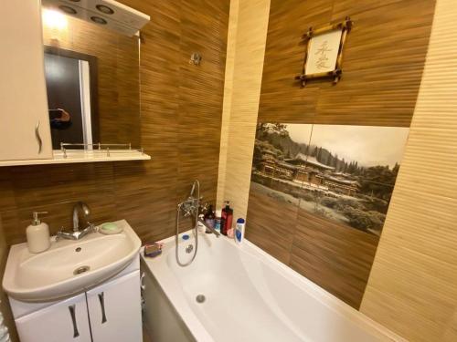 a bathroom with a tub and a sink and a bath tub at Центр 3 слободская АТБ in Mykolaiv