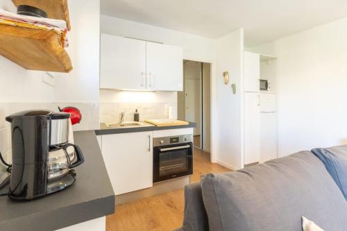 a kitchen with a coffee maker on a counter at Le Senaya - Sanary sur mer - Au calme in Sanary-sur-Mer