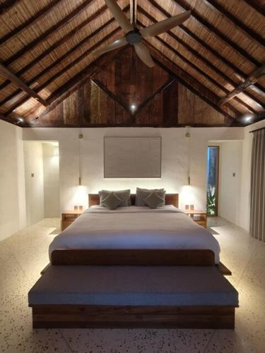 Postel nebo postele na pokoji v ubytování Family Ties The Nest, Your Luxurious Gili Hideaway