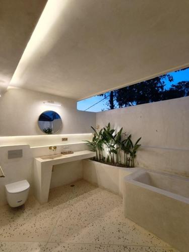 Koupelna v ubytování Family Ties The Nest, Your Luxurious Gili Hideaway