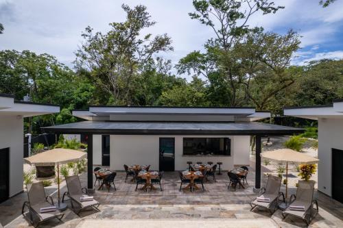 Tòa nhà nơi khách sạn tọa lạc