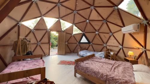a room with two beds in a yurt at Albatlos in Yaka
