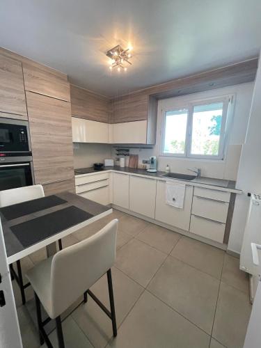 Appartement avec Parking gratuit sur place