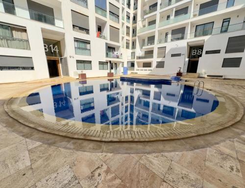 Bazén v ubytování Lux bay nebo v jeho okolí