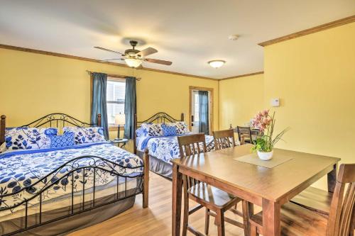 Ένα ή περισσότερα κρεβάτια σε δωμάτιο στο Deluxe Suite Getaway Closest To Elk Ski, Nyc, Philly Free Wifi Andalusian & Brandenburger Suite