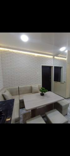 Φωτογραφία από το άλμπουμ του 2х комнатная квартира со всеми удобствами σε Khujand