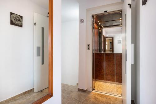 Φωτογραφία από το άλμπουμ του Townhouse with ocean views, BBQ, elevator, padel and pool - COSTA GALERA PARK 25 σε Εστεπόνα