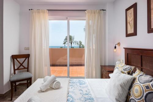 Ένα ή περισσότερα κρεβάτια σε δωμάτιο στο Townhouse with ocean views, BBQ, elevator, padel and pool - COSTA GALERA PARK 25