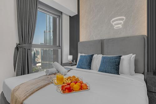 Una cama o camas en una habitación de Direct Burj & Fountain Views - Designer 4BR Haven!