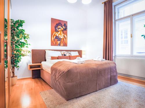 Super Central Two-Bedroom Apartment City Center - 1 min walk to St Stephens Cathedral