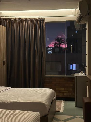 Cama o camas de una habitación en The Pyramid Vault View INN