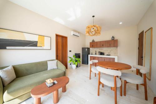 Φωτογραφία από το άλμπουμ του Stylish 1BR near Bingin Beach - Uluwatu Center σε Uluwatu