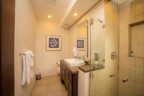 Ένα μπάνιο στο Miramar 4E 3 bdr Ocean View in Los Suenos