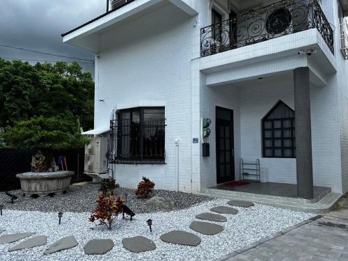 a white house with a courtyard in front of it at 哈娜家Villa 