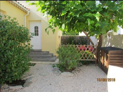 Maisonnette climatisée avec terrasse- Entre Nîmes, Montpellier et les plages