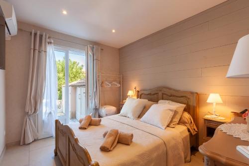 a bedroom with a large bed and a window at Villa Soleil Et Douceur in La Seyne-sur-Mer