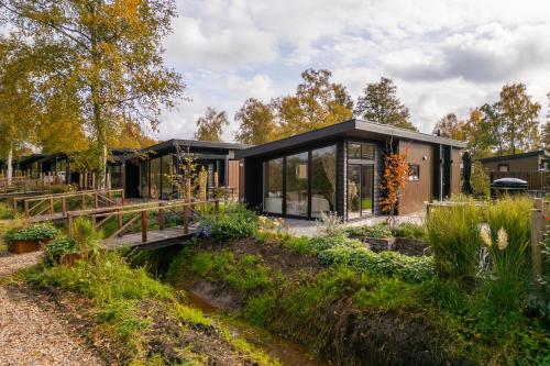 a modern house with a black roof at De Leughte in Renswoude