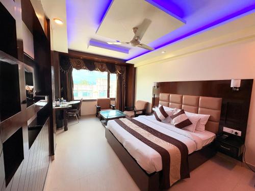 Fotografie z fotogalerie ubytování Crystal Ganga Heights 5 Min from Har Ki Pauri v destinaci Haridvár